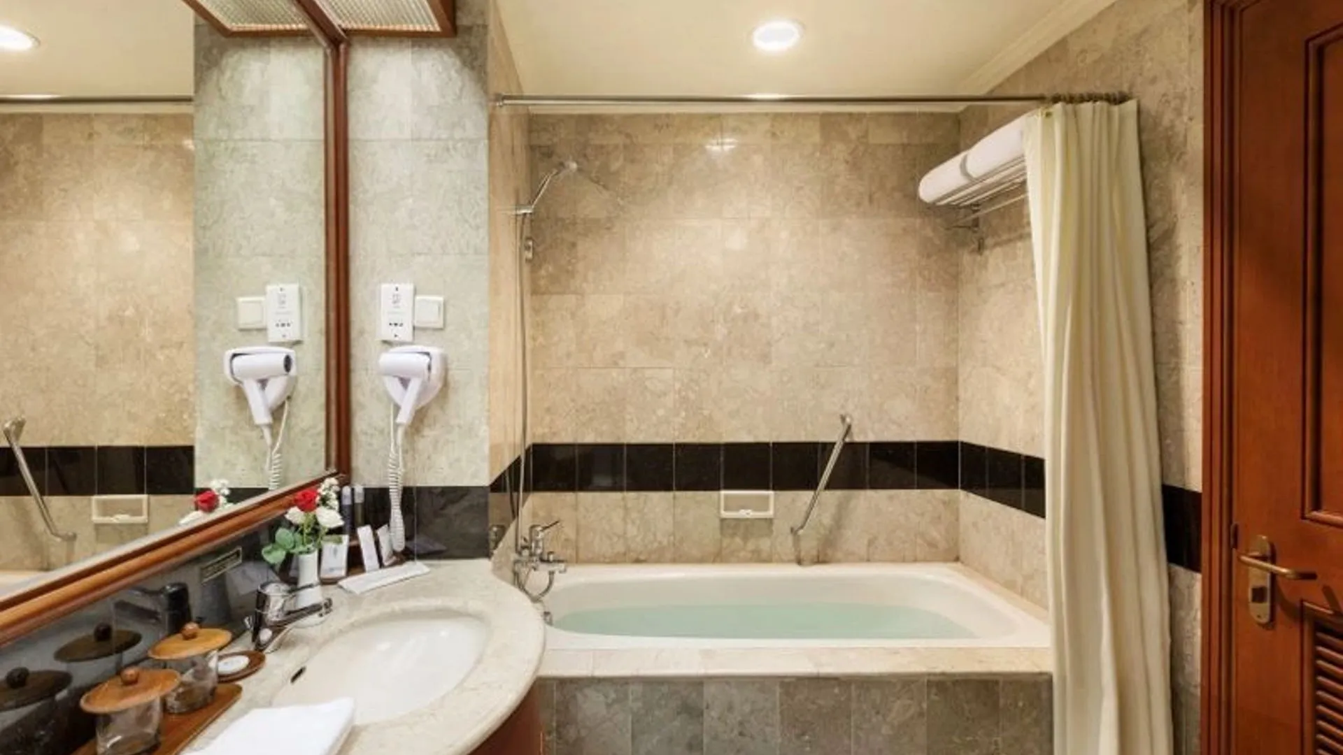 Deluxe Apartment 2