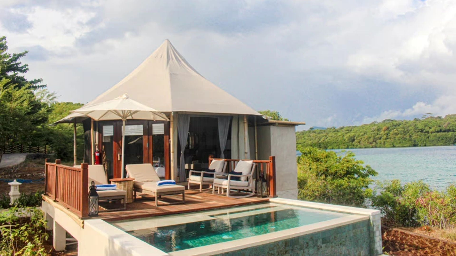 Cliff Tent Pool Villa